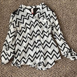 women’s black and white zigzag mesh coverup cardigan